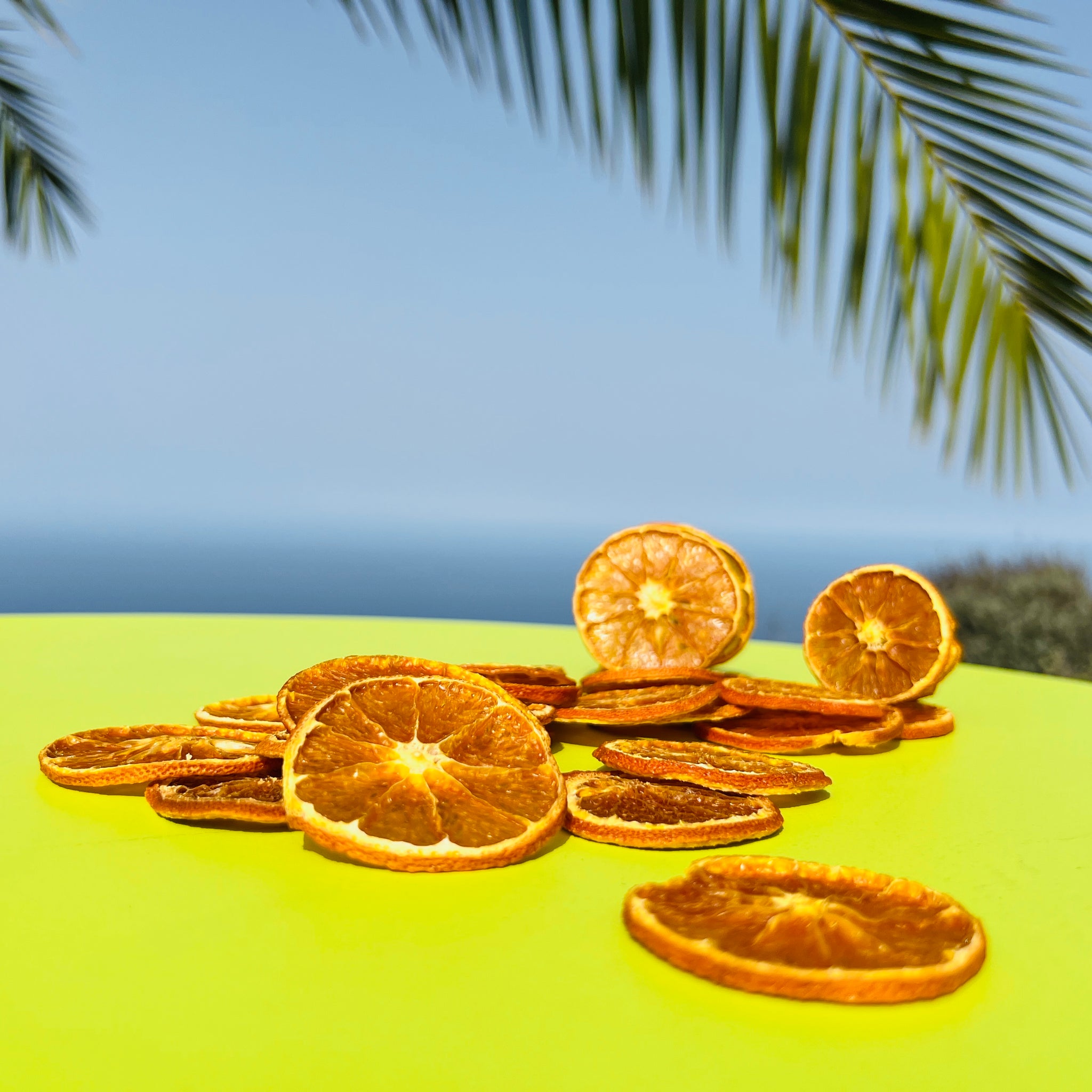 Dehydrated mandarin oranges for cocktails